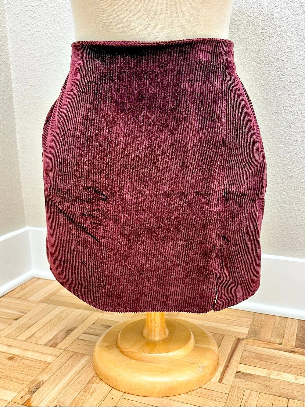 Hollister Ultra High-Rise Corduroy Mini Skirt Burgundy XS Fall Autumn Holidays